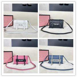 Picture of Prada Lady Handbags _SKUfw136586419fw